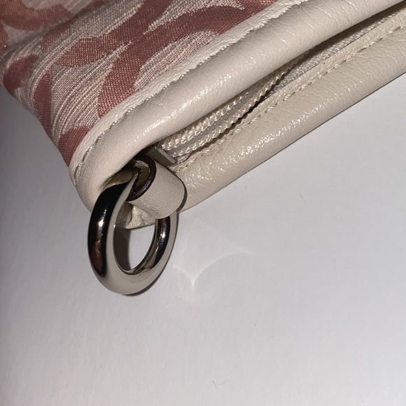 Coach Wristlet In Signature Design - Picture 6 of 7